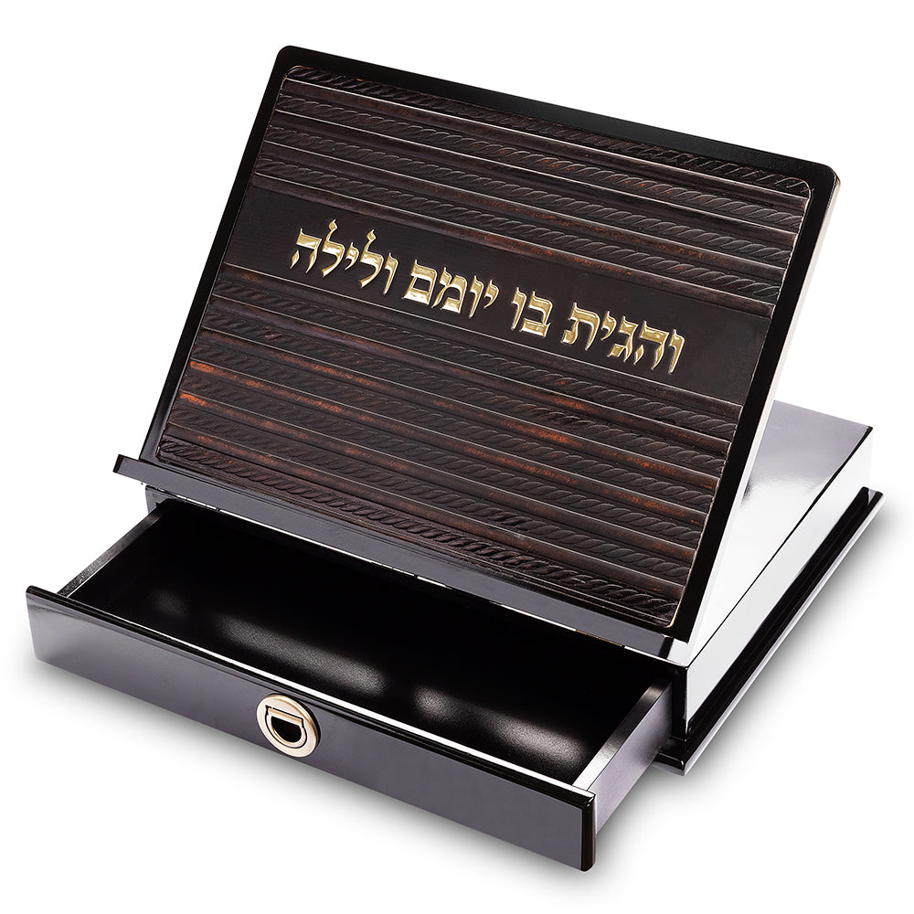 שטנדר מעץ עם פלקטה דמוי עור ומגירה