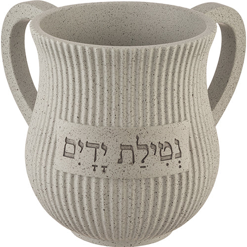 נטלה לנטילת ידיים בעיצוב מודרני עם טקסטורה ייחודית